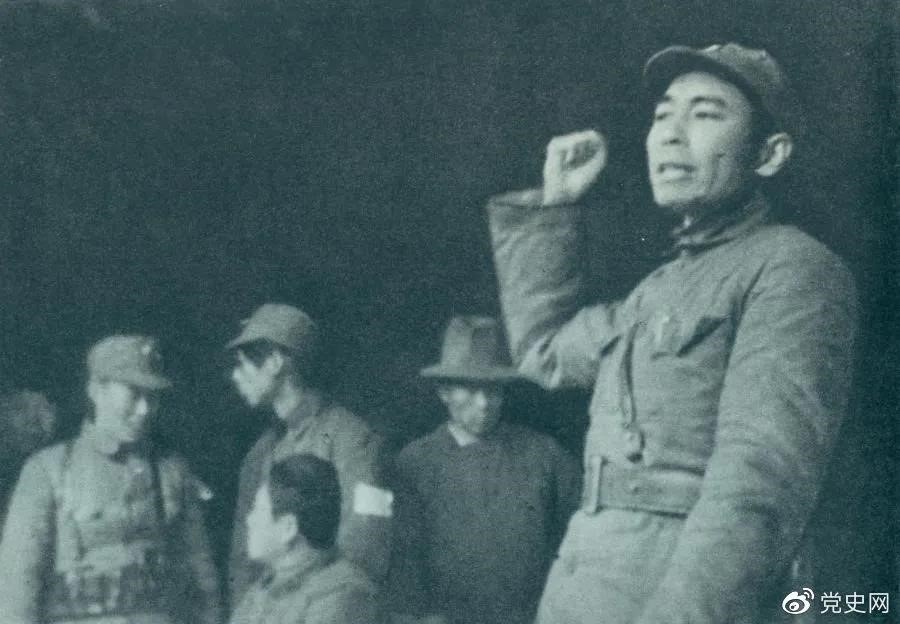1939年2月23日，周恩來到皖南新四軍軍部，傳達中央關于新四軍向北向敵后發(fā)展的方針。