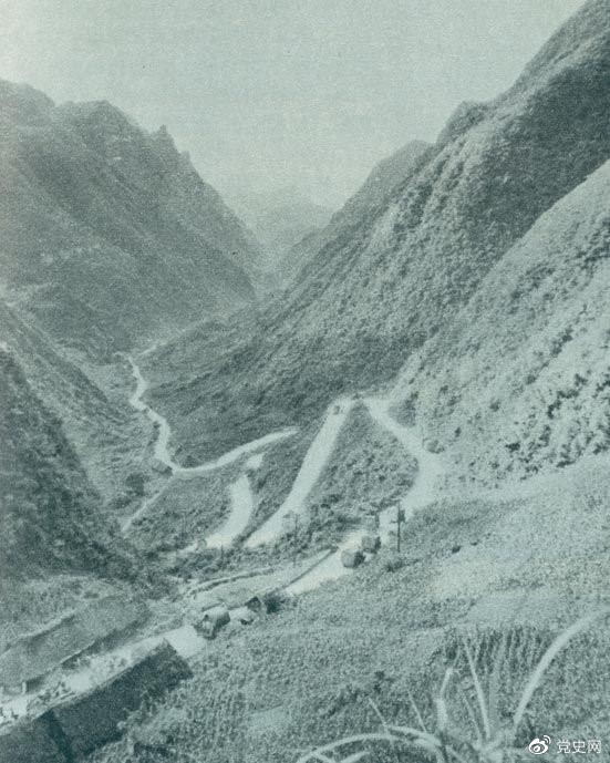 　　1935年2月18日至21日，紅軍奪取桐梓、占領婁山關、再克遵義城，取得了殲滅和擊潰國民黨軍2個師又8個團的大勝利。圖為黔北要隘婁山關。