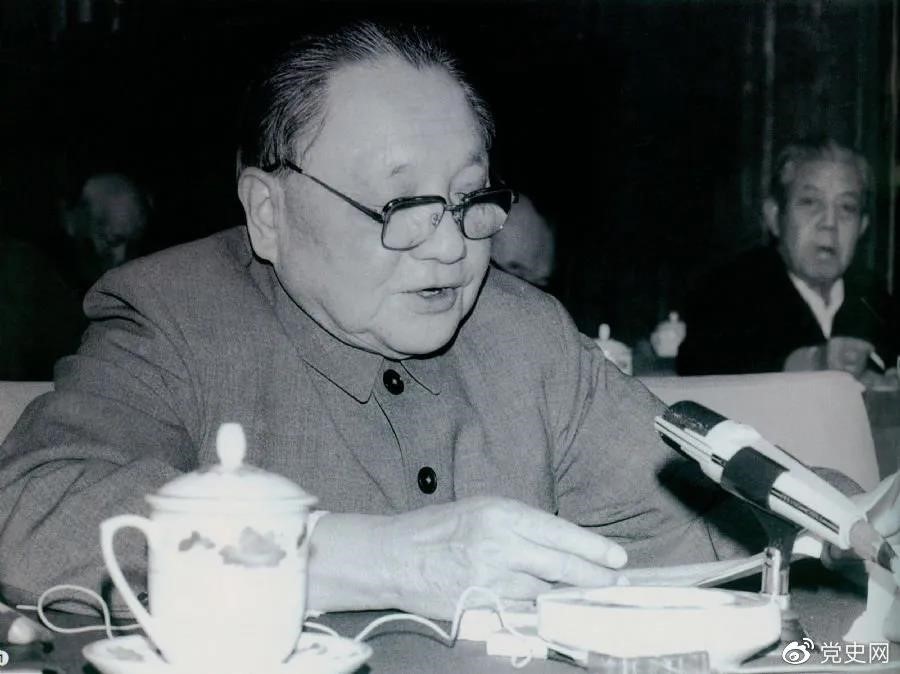 1985年3月7日，鄧小平在全國科技工作會議上發(fā)表講話。