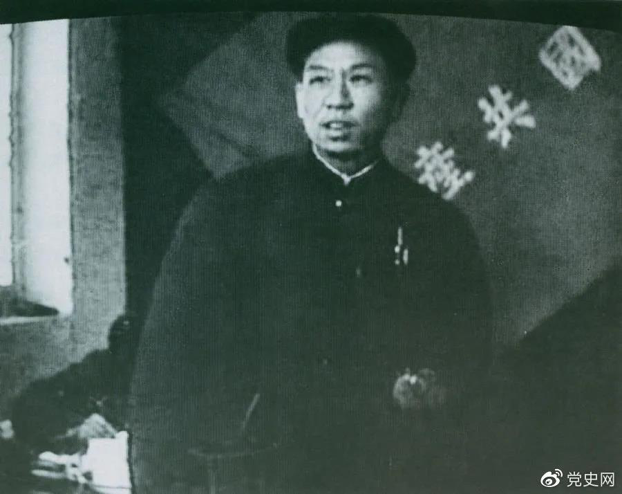 1949年3月，劉少奇在中共七屆二中全會(huì)上發(fā)言。