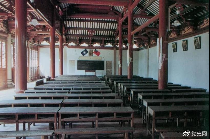 1926年3月，毛澤東任第六屆農(nóng)民運(yùn)動(dòng)講習(xí)所所長(zhǎng)。圖為廣州農(nóng)民運(yùn)動(dòng)講習(xí)所課堂。