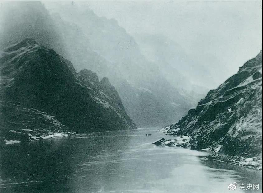 1935年3月中旬，紅軍三渡赤水，再次入川。隨后，又出奇不意地于3月21日四渡赤水，佯攻貴陽，然后又向西北方向急進。圖為赤水河。