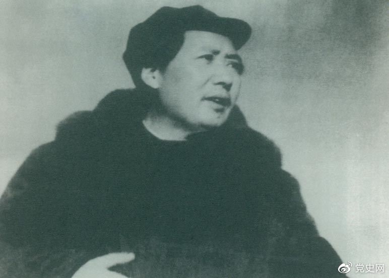 　　1949年3月23日，毛澤東率領(lǐng)中共中央機(jī)關(guān)離開(kāi)西柏坡前往北平。出發(fā)時(shí)，他對(duì)周恩來(lái)說(shuō)，今天是進(jìn)京的日子，進(jìn)京趕考去。我們決不當(dāng)李自成，我們都希望考個(gè)好成績(jī)。