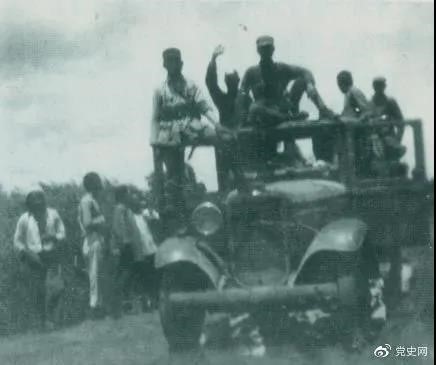 1938年3月31日，129師在邯長(zhǎng)公路的響堂鋪伏擊日軍，這是在戰(zhàn)斗中繳獲的汽車。