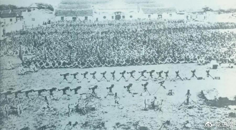1932年4月20日，由紅一軍團和紅五軍團組成的東路軍攻占漳州，圖為攻占漳州后的部隊情形。