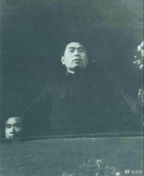 圖為周恩來在中國共產黨第七次全國代表大會上發(fā)言。