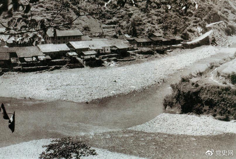 　　1935年6月26日，中共中央政治局在四川懋功兩河口召開會(huì)議。會(huì)議決定紅軍北上創(chuàng)造川陜甘根據(jù)地。圖為兩河口。