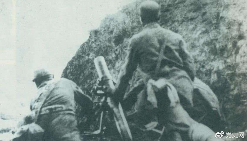 1940年8月，八路軍在總司令朱德、副總司令彭德懷的指揮下，向華北敵占交通線和各據(jù)點發(fā)動了大規(guī)模進(jìn)攻戰(zhàn)役，即“百團(tuán)大戰(zhàn)”。