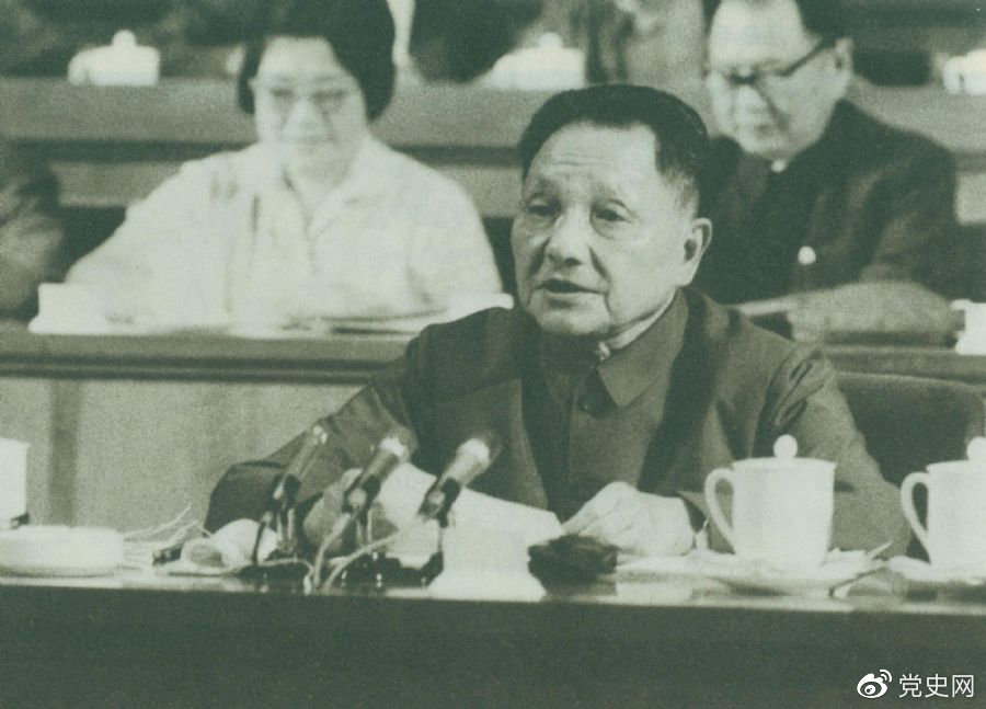1977年8月18日，鄧小平在中國(guó)共產(chǎn)黨第十一次全國(guó)代表大會(huì)的閉幕會(huì)上提出：“一定要恢復(fù)和發(fā)揚(yáng)毛主席為我們黨樹(shù)立的實(shí)事求是的優(yōu)良傳統(tǒng)和作風(fēng)?！?/></p><p>1977年8月18日，鄧小平在中國(guó)共產(chǎn)黨第十一次全國(guó)代表大會(huì)的閉幕會(huì)上提出：“一定要恢復(fù)和發(fā)揚(yáng)毛主席為我們黨樹(shù)立的實(shí)事求是的優(yōu)良傳統(tǒng)和作風(fēng)?！?/p><p><br/></p><p>轉(zhuǎn)載：共產(chǎn)黨員網(wǎng)</p><p><br/></p>
							
							</div><!-- article-con -->






		<div   id=
